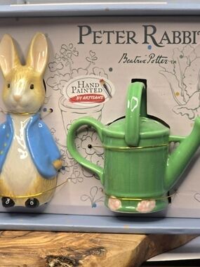 NEW Beatrix Potter Peter Rabbit Salt & Pepper Shaker Set Bunny Water Can